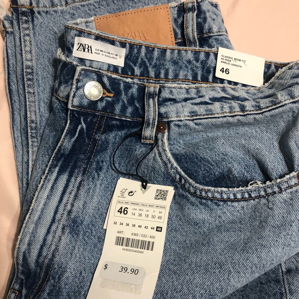 Zara classic mom fit high rise ankle length distressed jeans Size 14 NEW